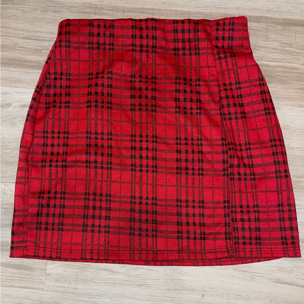 Red plaid skirt with slit - Picture 2 of 2